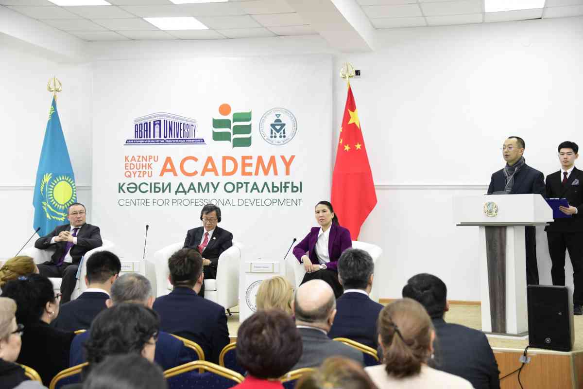 EdUHK және QyzPU арасындағы бірлескен Кәсіби даму орталығы ашылды