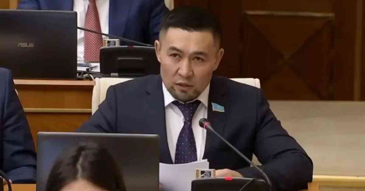"Діншілдер өз шариғатымен жүре берсін": философ Назаровтың сөзіне пікір білдірді