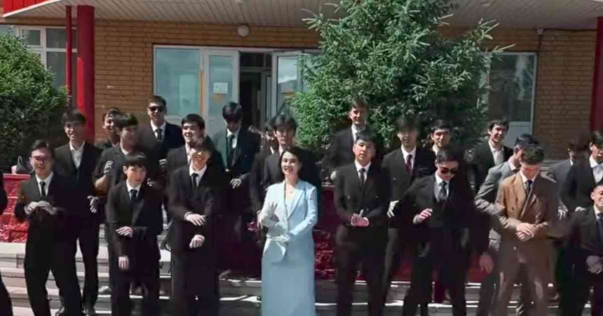 Мектеп директоры челленджде жеңіске жетіп, билет ұтып алды