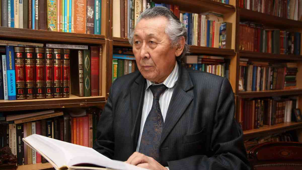 "Қазіргі қо­ғам сөздің қадірін түсініп жүр ме?" деген сауалға   жазушы не деп жауап берді