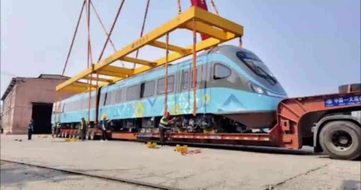 LRT: алғашқы вагондар Астанаға жеткізілді