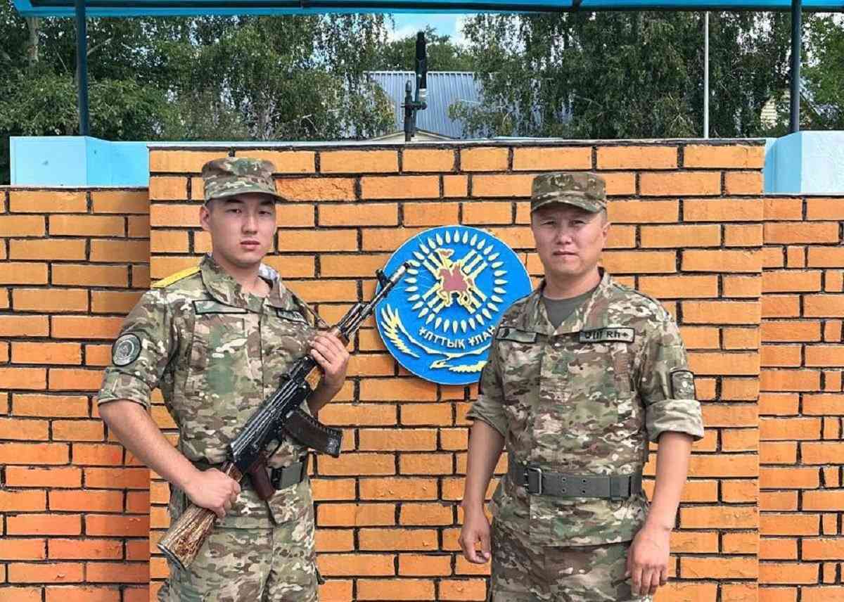 "Мен ешқашан әскерден қашқан емеспін": көшеден әскерге ұстап әкеткен бала әділдік іздейтінін айтты