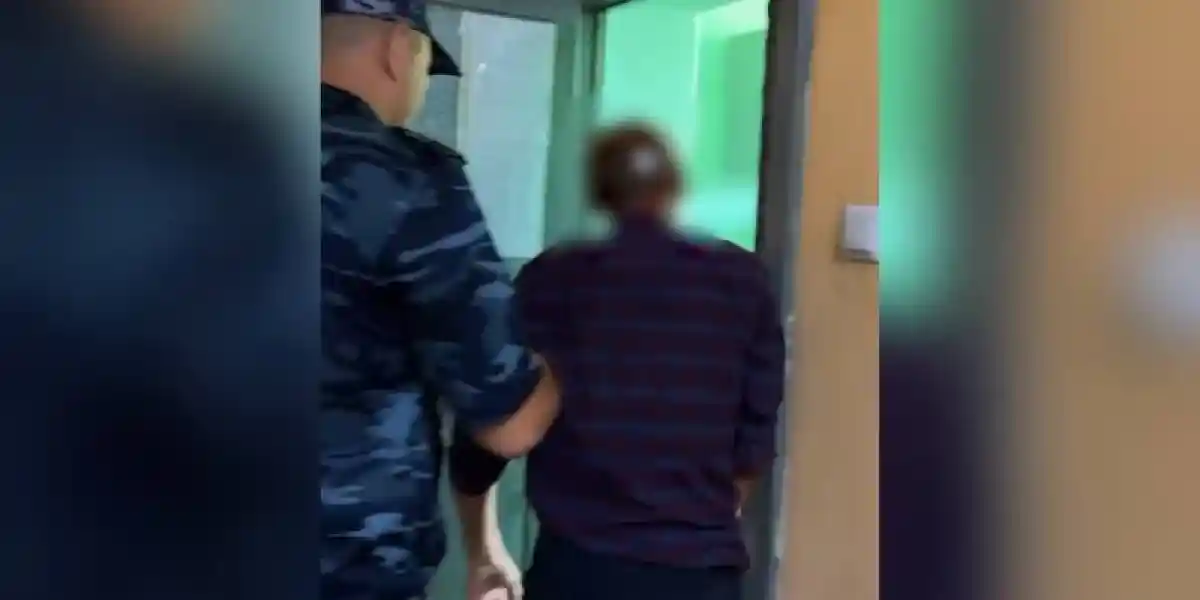 Астанада Абайдың нақыл сөздерін бүлдірген адам ұсталды