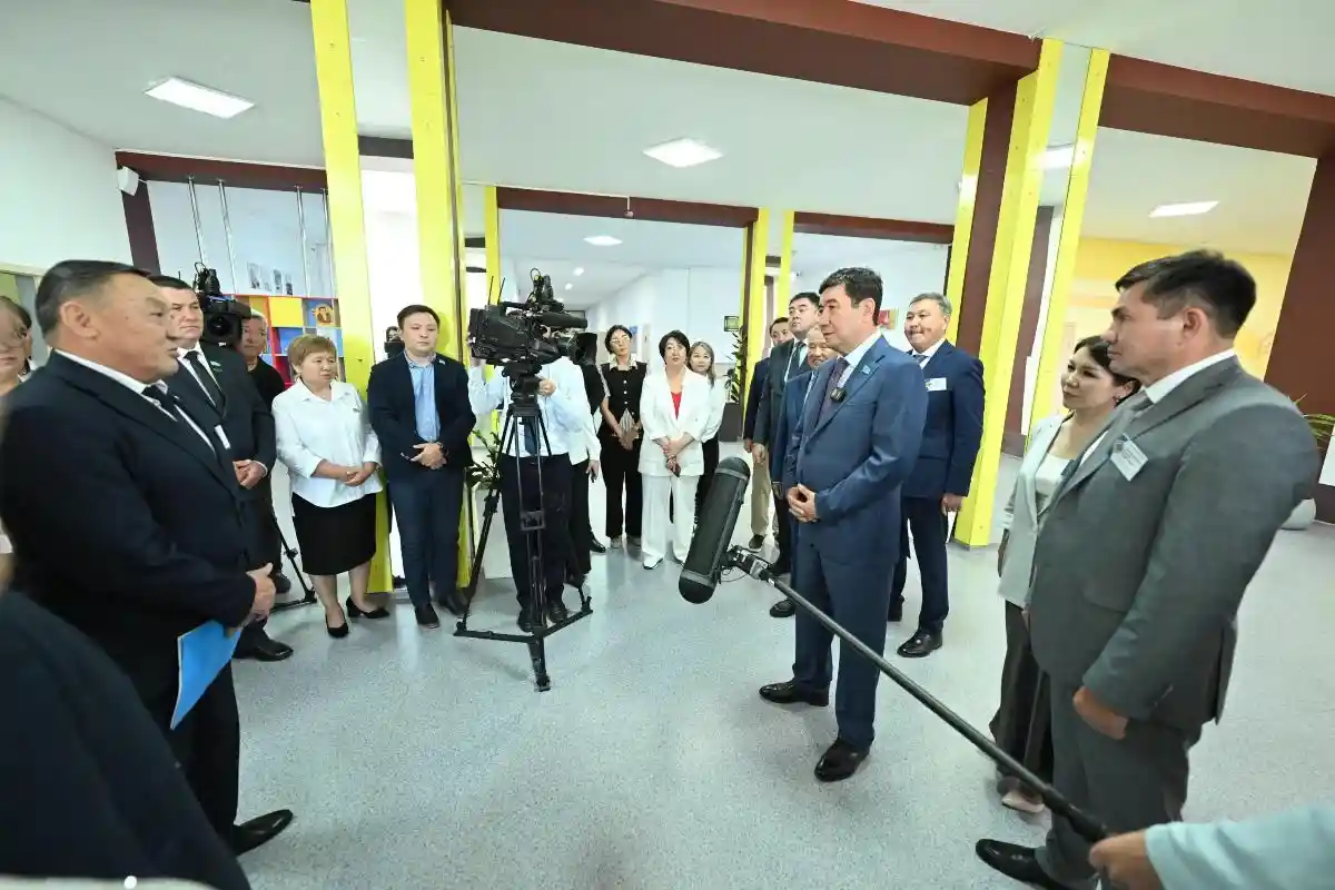 Мәжіліс спикері колледж педагогтарымен кездесті