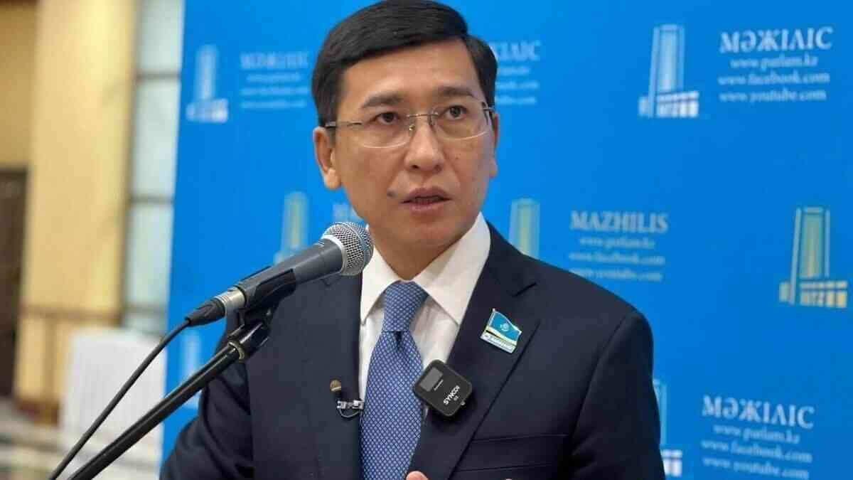 Дәрігерге қол көтерген адамдарды қатаң жазалау керек – Аймағамбетов
