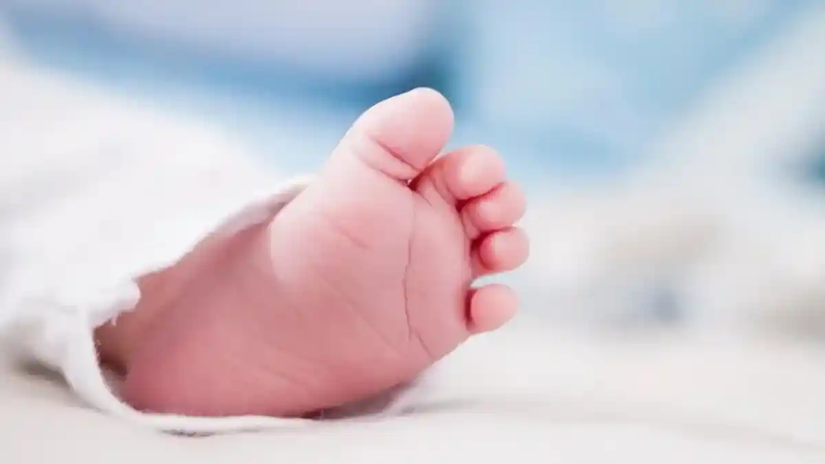 Пойызда босанып, нәрестесін лақтырып жіберген әйелге қатысты сот үкімі шықты