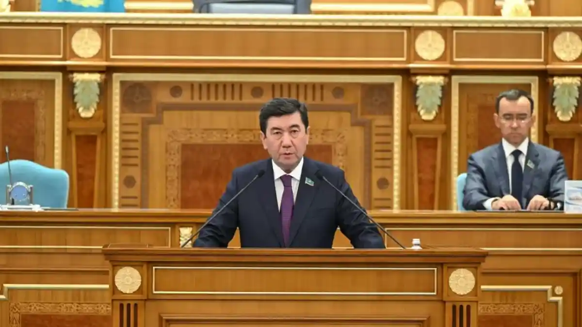 Депутаттар демалыстан оралды
