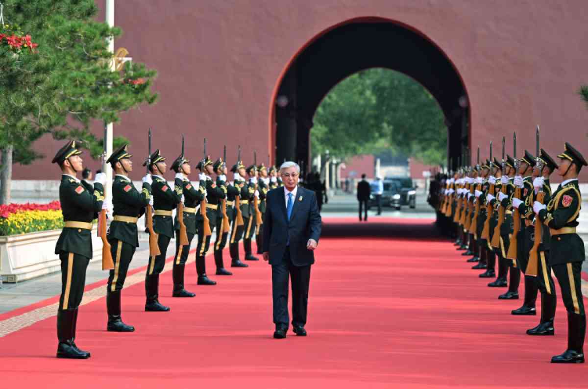 Президент әскери парадқа барды