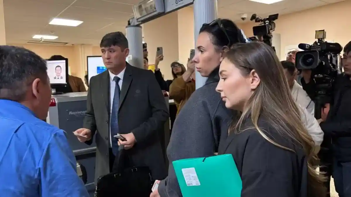 Астанада блогер Жанәбіловтерге қатысты сот отырысы басталды