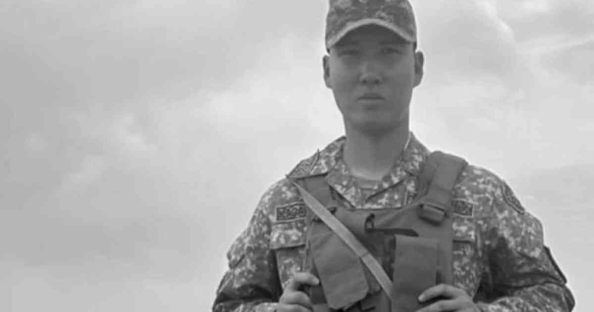 "Өзіне қол салғанына сенбеймін": әскерде көз жұмған Дінмұхамед Шынарбекті жер қойнына тапсырды