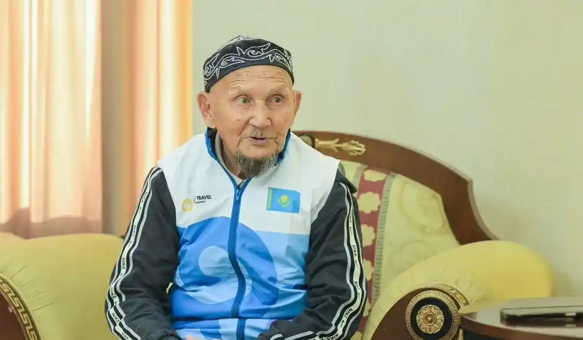Қарттар үйінде тұратын қария қажылыққа жинаған қаржысын аналарға бөліп берді