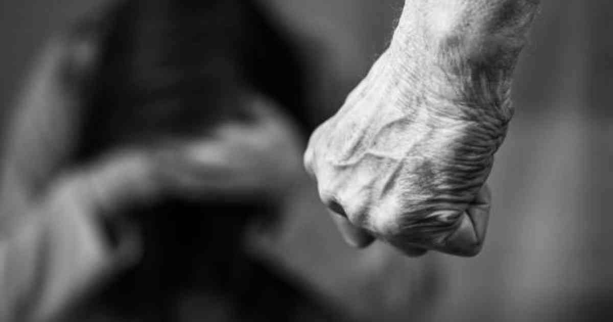 Жігіт қызды аяусыз тепті: әлеуметтік желіде адам шошырлық видео тарады