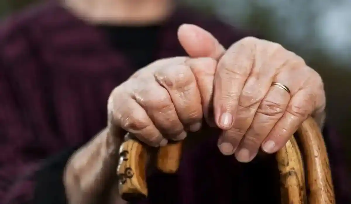 Абай облысында 76 жастағы әжей Еңбек министрлігін сотқа берді