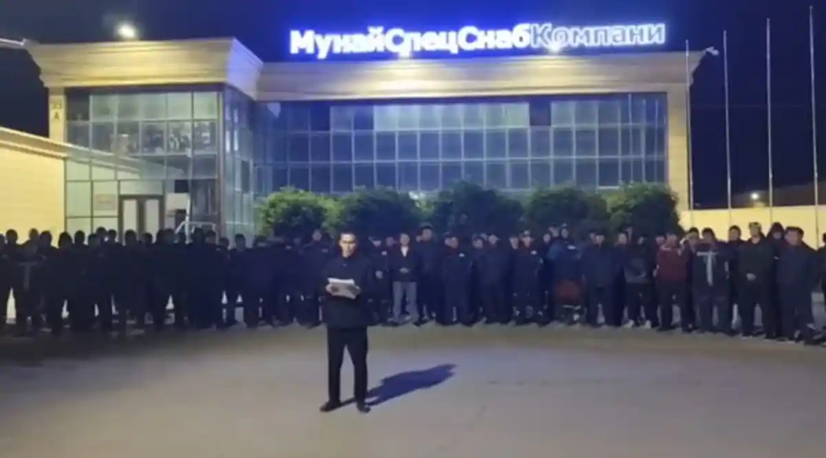 Жаңаөзенде мұнайшылар еңбек құқығы бұзылғанын айтып, ереуілге шықты