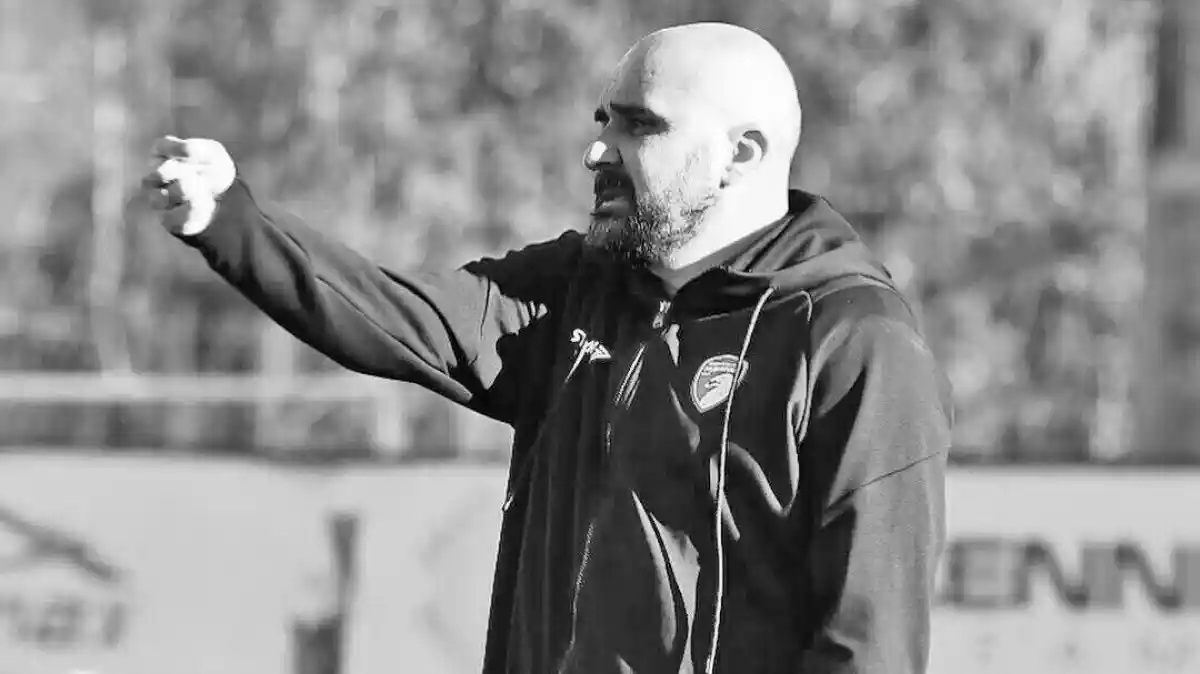 Матч кезінде бас бапкер көз жұмды