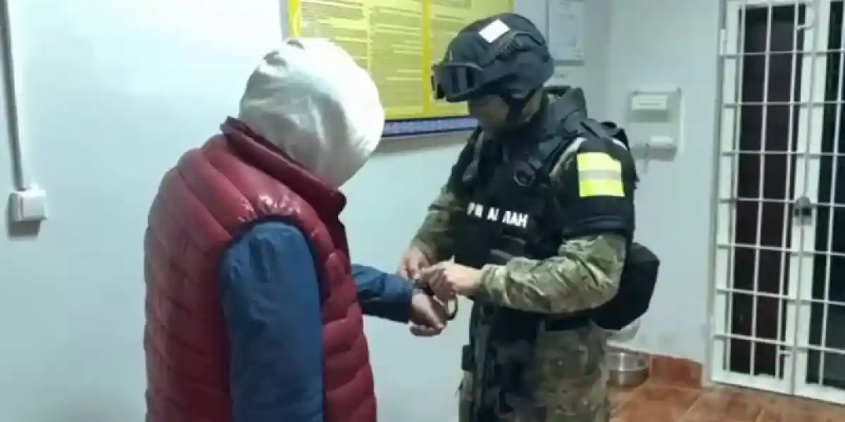 Шымкентті лауазымды тұлғаны бопсалаған блогер ұсталды