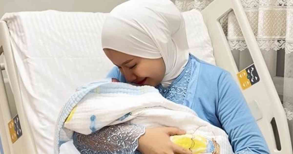 Абай Бегейдің қызы тұңғышын дүниеге әкелді