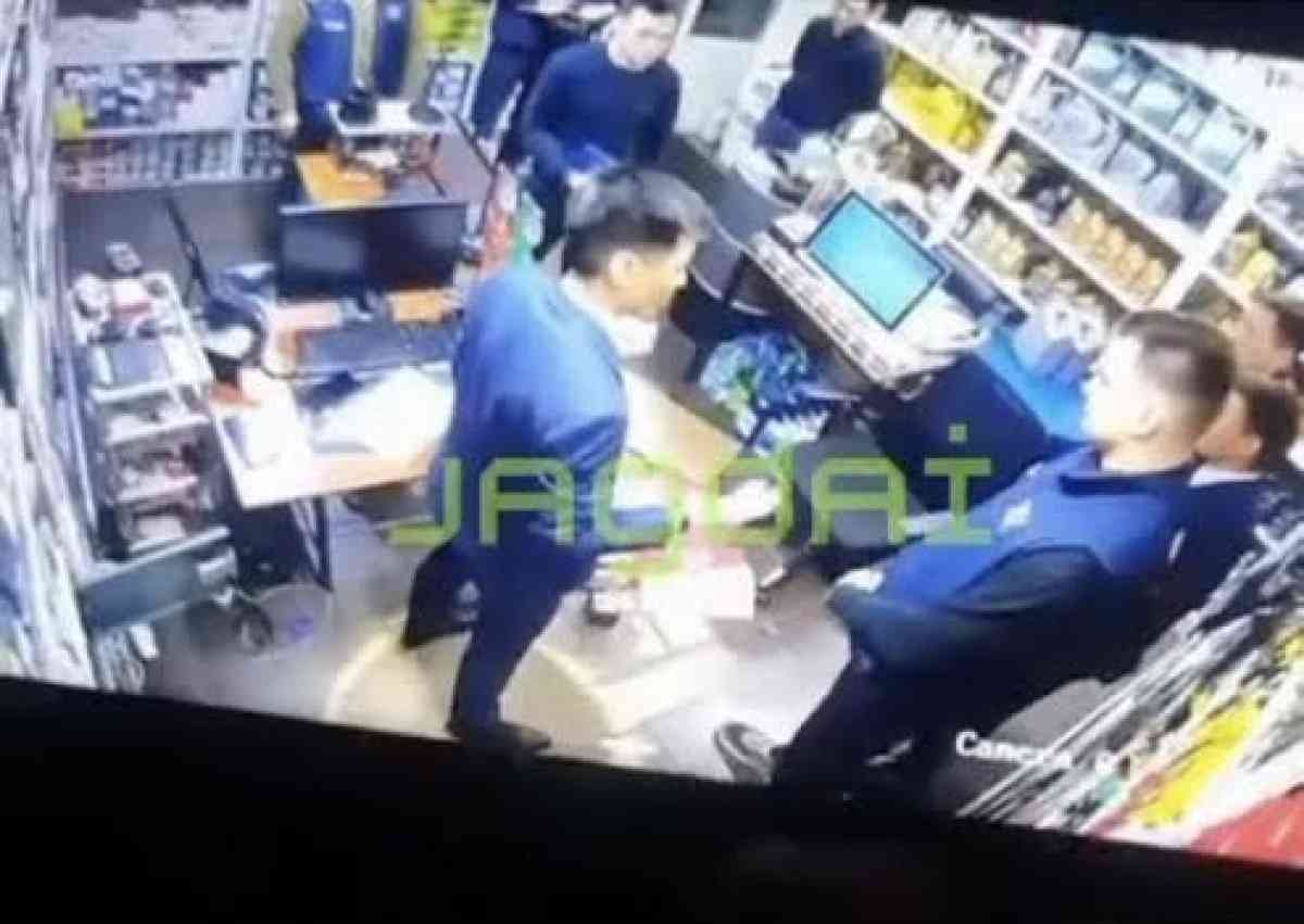 Алматыда ер адам қызметкерлерін ұрған