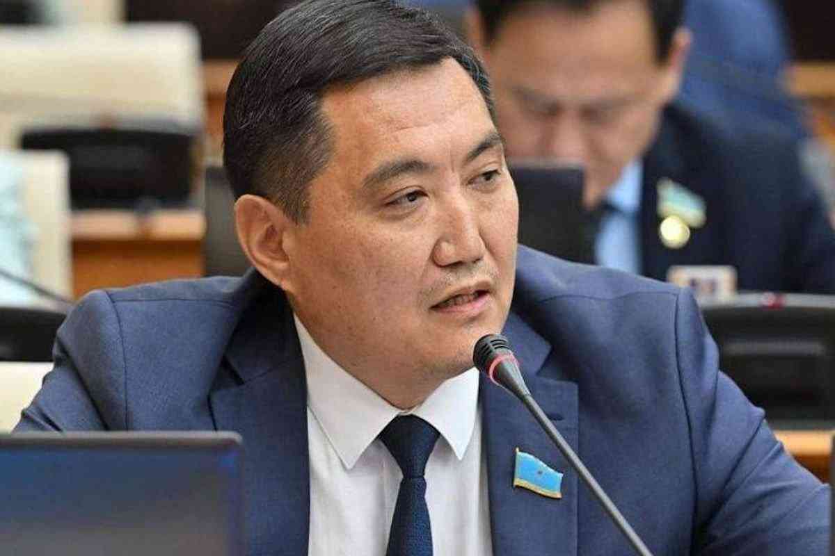 Мәжілісмен Бақытжан Базарбек банктер өзіне қысым көрсетіп жатқанын айтты
