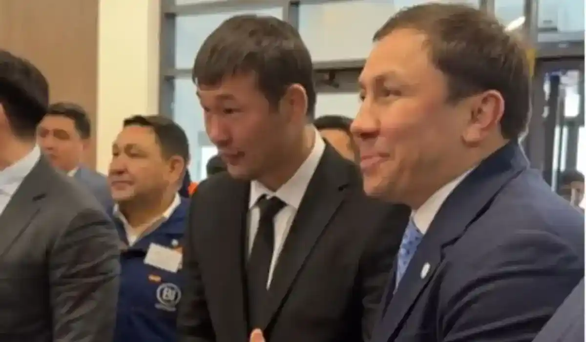 "Кәмпиттерді қалтасына салып алды": Шавкат Рахмоновтың әрекеті көпшіліктің ықыласына бөледі