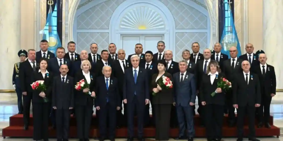 Мемлекет басшысы энергетика саласын дамытуға үлес қосқан бір топ азаматты марапаттады