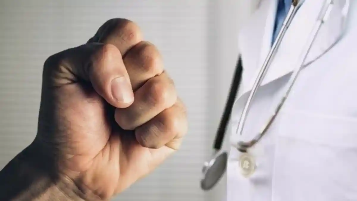 Бір жыл ішінде 60-қа жуық медицина қызметкеріне шабуыл жасалған