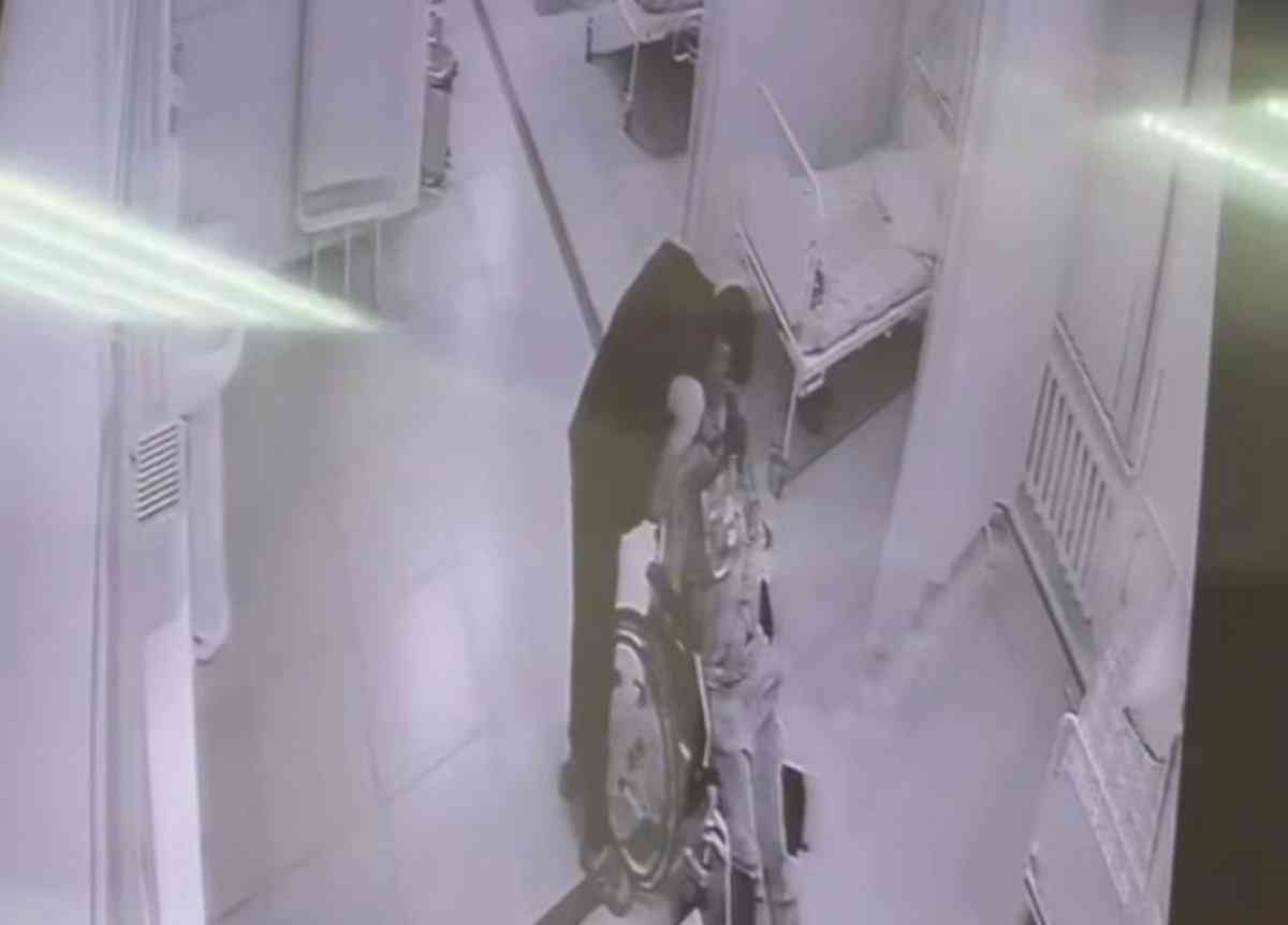 Бүгін сотта марқұмды күйеуі мас күйі ауруханаға әкелген кездегі бейнежазба көрсетілді