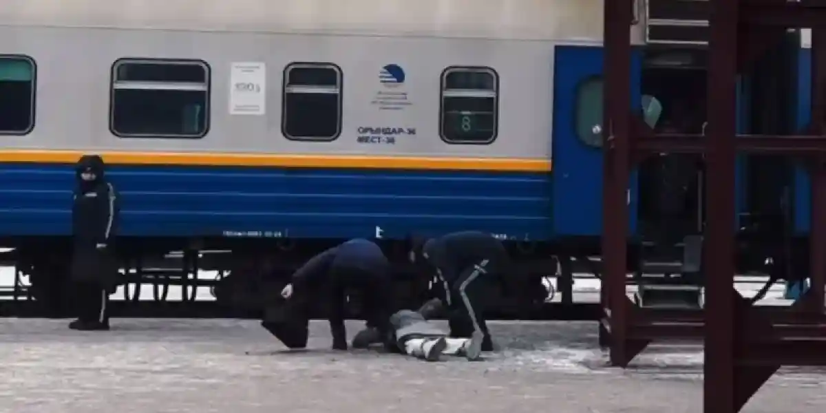 Бейтаныс адамның сәлемдемесін тасымалдаудан бас тартыңыз