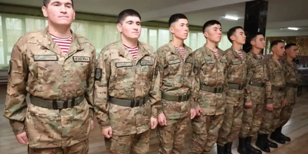 Таразда төрт егіз жұп әскер қатарында қызмет етіп жатыр