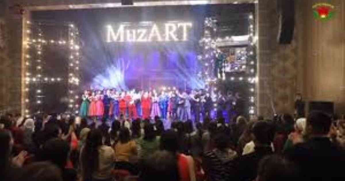 Сәкен Майғазиев қымбат костюмі мен сағатын сыйға тартты