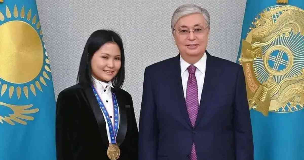 Мемлекет басшысы Бибісара Асаубаеваны құттықтады