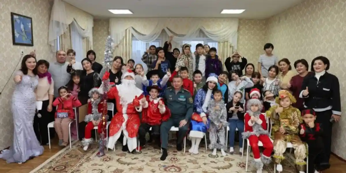 Ұлттық ұлан балалар үйінің тәрбиеленушілерін құттықтады
