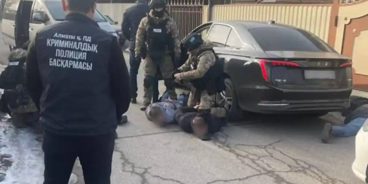 Мереке күні пәтер тонаған үш адам ұсталды