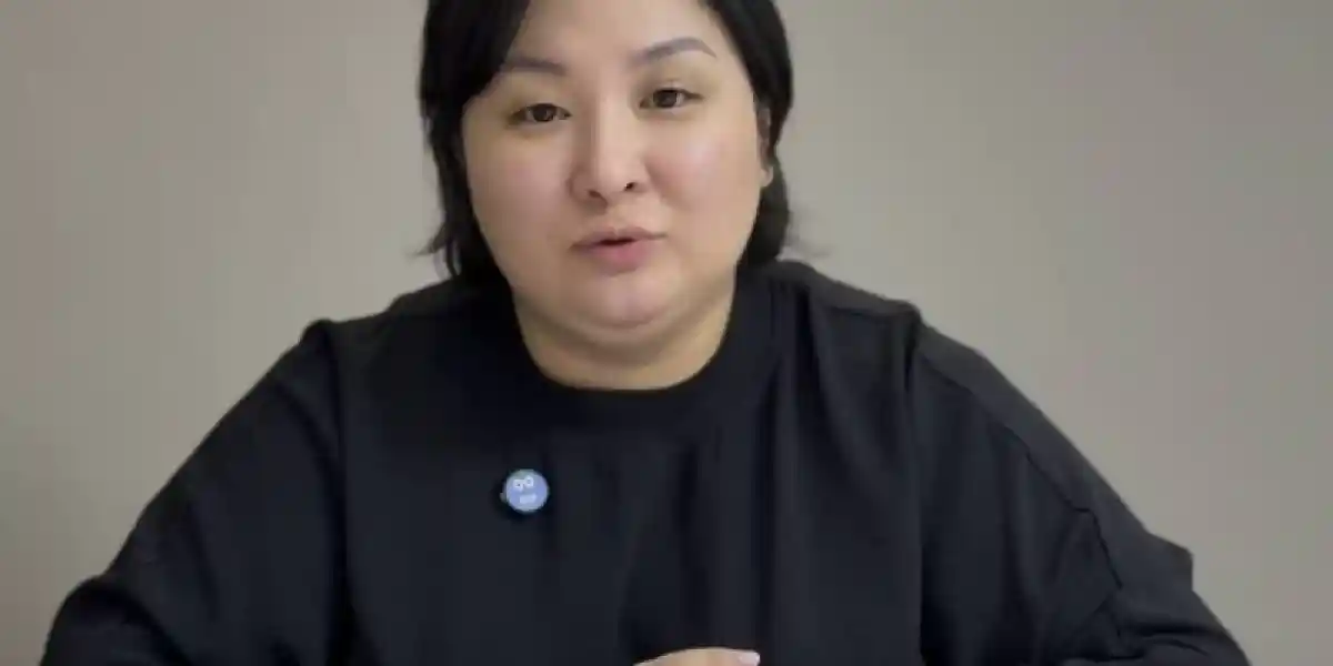 "Бес жыл бойы үнемі қорқынышта өмір сүрдім": науқас ұлының еміне жиналған ақшаны жымқырды деп айыпталған ана жазба жариялады