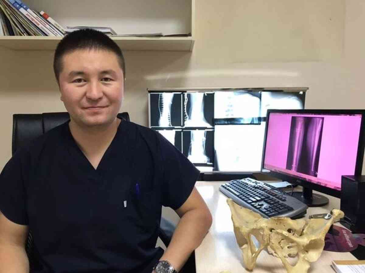 «Қазақстанға алып кетіңіздерші»: Ауғанстанға барған дәрігер көргенін айтып берді