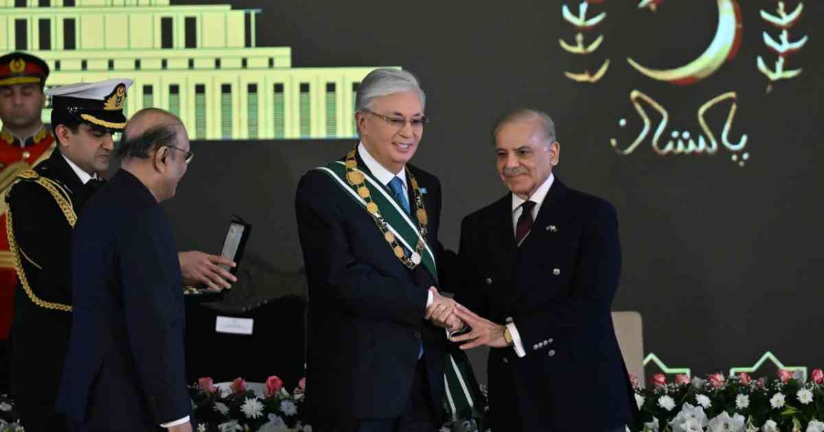 Президентке  Пәкістанның ең жоғары мемлекеттік наградасы табысталды