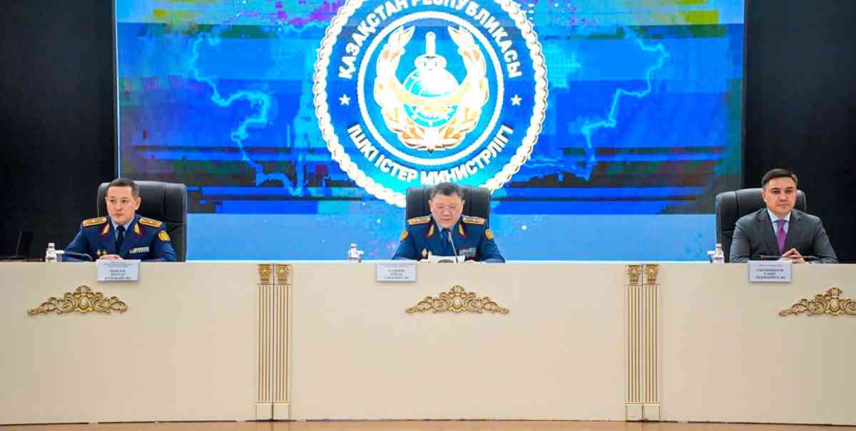 «Ақталуға негіз жоқ»: Ішкі істер министрі Шымкент полициясын қатаң сынға алды