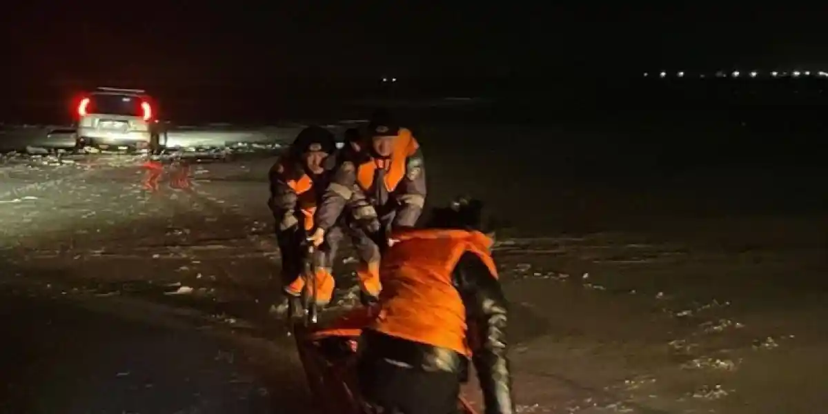 Қапшағайда көлік мұз астына түсіп кетті