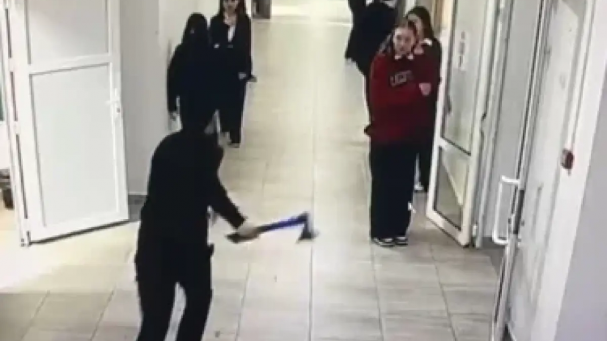 Атыраудағы балта оқиғасы: күдікті оқушының анасы мәлімдеме жасады