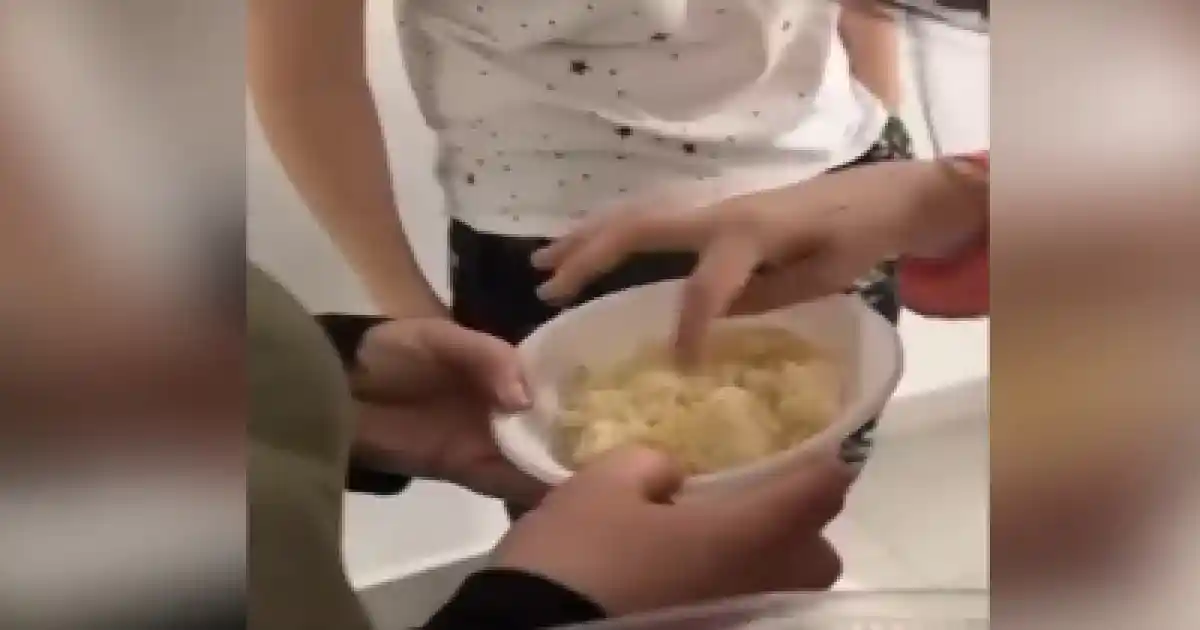 Қарағандыда науқастарға құрттап кеткен тамақ берілген