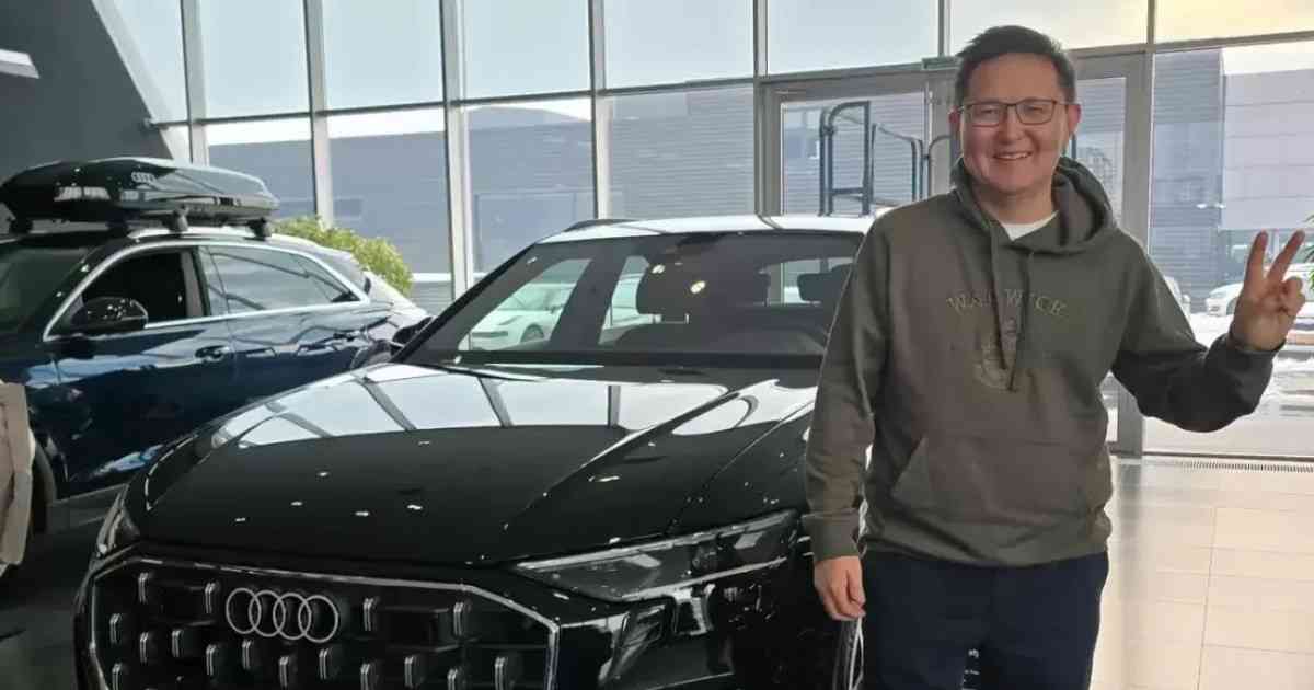 Қазақстандық кәсіпкер Шайдоровтың әкесіне көлік сыйлады