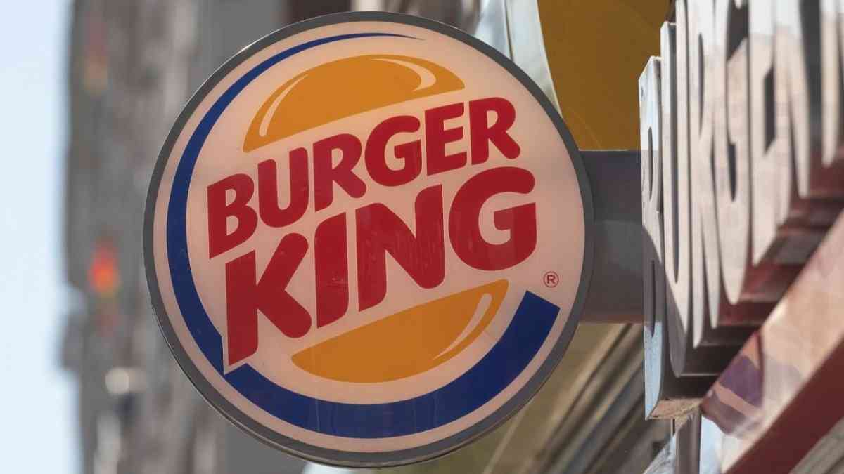 "Әлібек жұмыстан шықты ма?": Burger King-тегі дау басылмай тұр