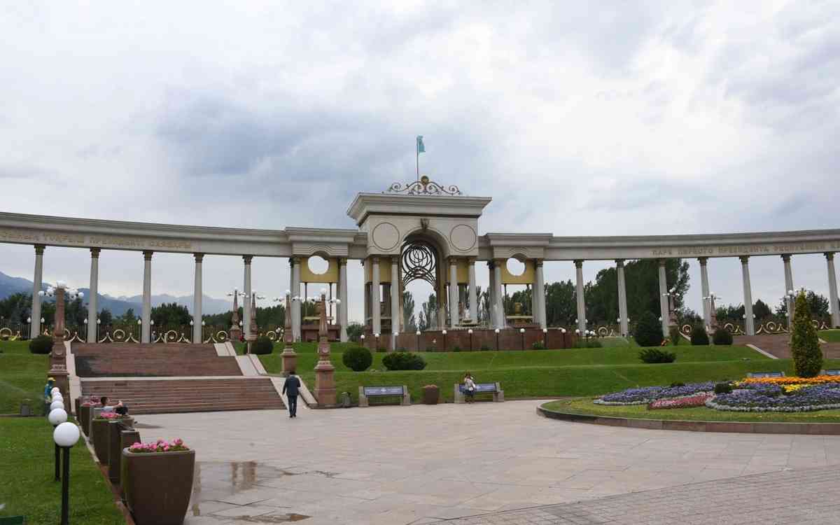 Алматыдағы Тұңғыш Президент саябағында қайта жаңарту жұмыстары басталды