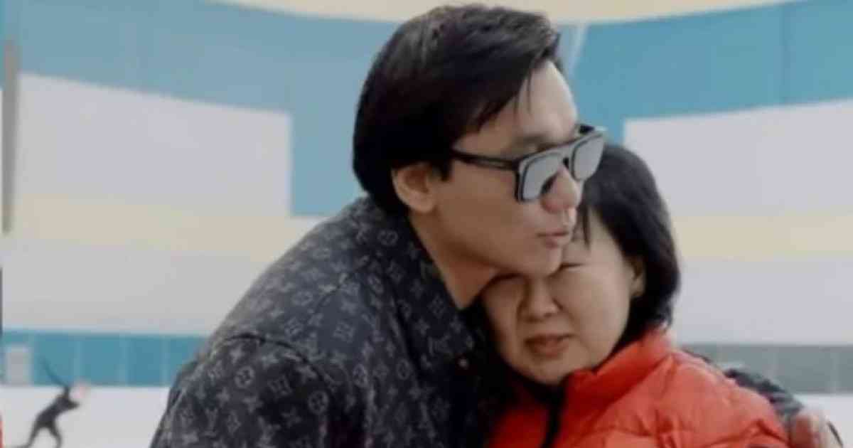 Қайрат Нұртас Денистің анасына құрмет көрсетті