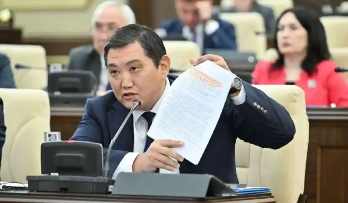 "18 жасқа дейінгі балалар некеде тұра ма?" Бақытжан Базарбек бір норманың дұрыстығына күмән келтірді