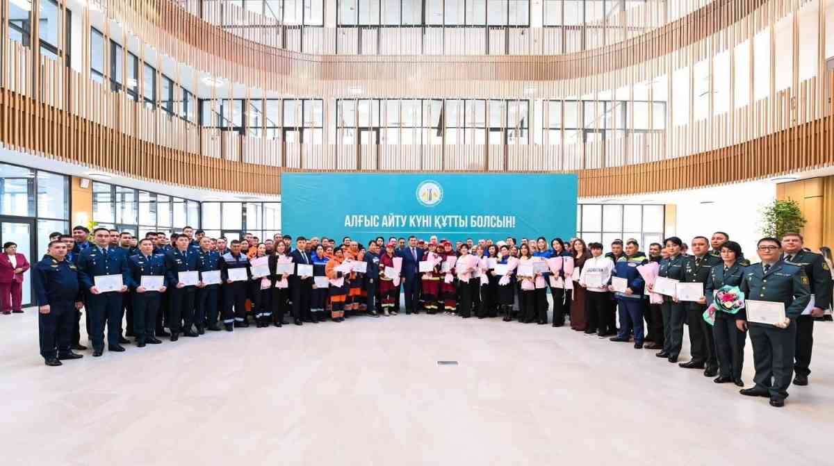 Аймақ басшысы Алғыс айту күніне орай бірқатар сала қызметкерлерін марапаттады