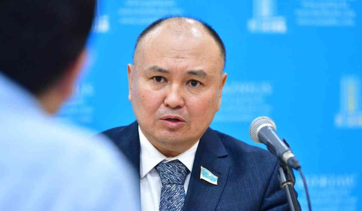 Мәжіліс депутаты Дубайдағы қымбат мүлік мәселесіне құқықтық баға беруді талап етті