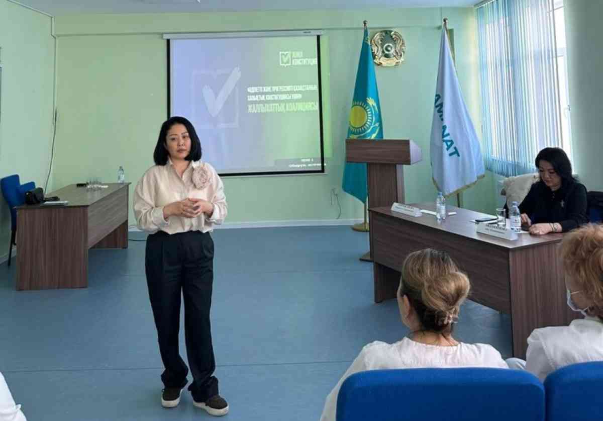 Емханада конституциялық реформа талқыланды