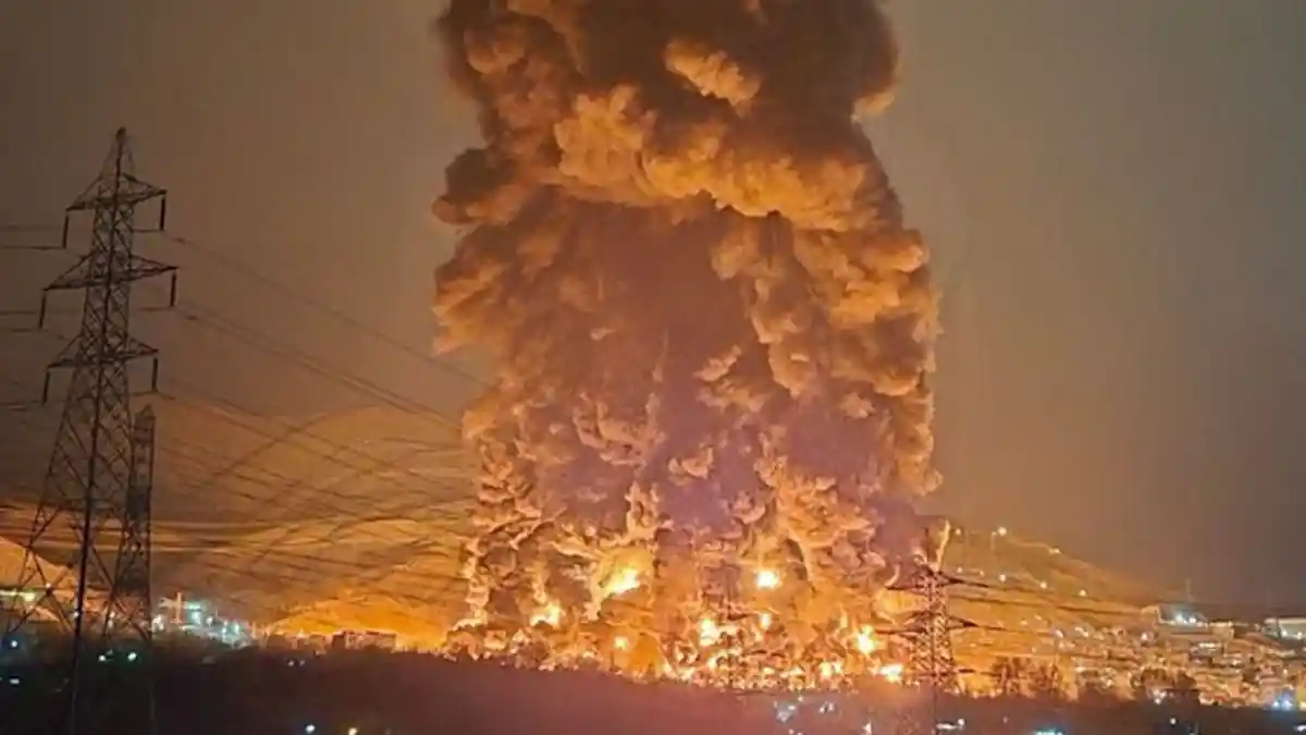 Израиль алғаш рет Иранның мұнай қоймаларына соққы жасады