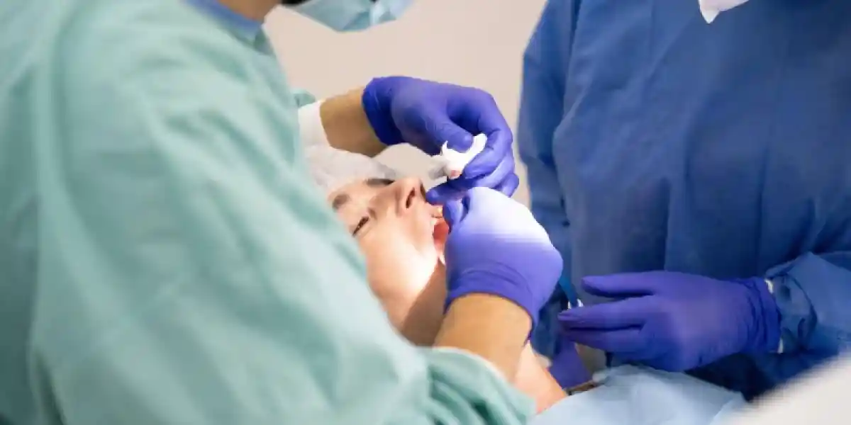 МӘМС кімге көмек бере алады: стоматологиялық қызмет алатындар бар